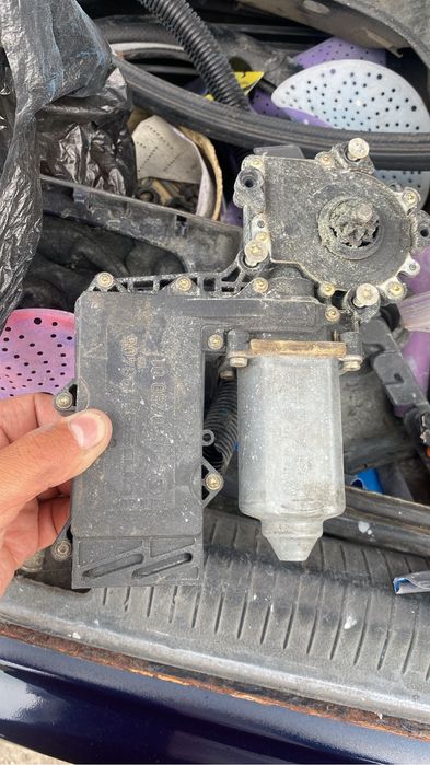 Продам моторчик стеклоподьемника пассат б4