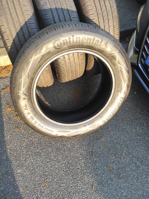 225/60/18 Continental