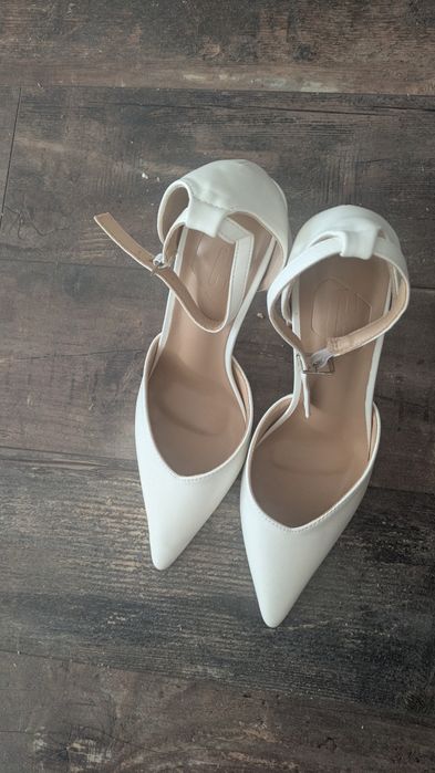 Vand tocuri albe stiletto cu toc gros 36