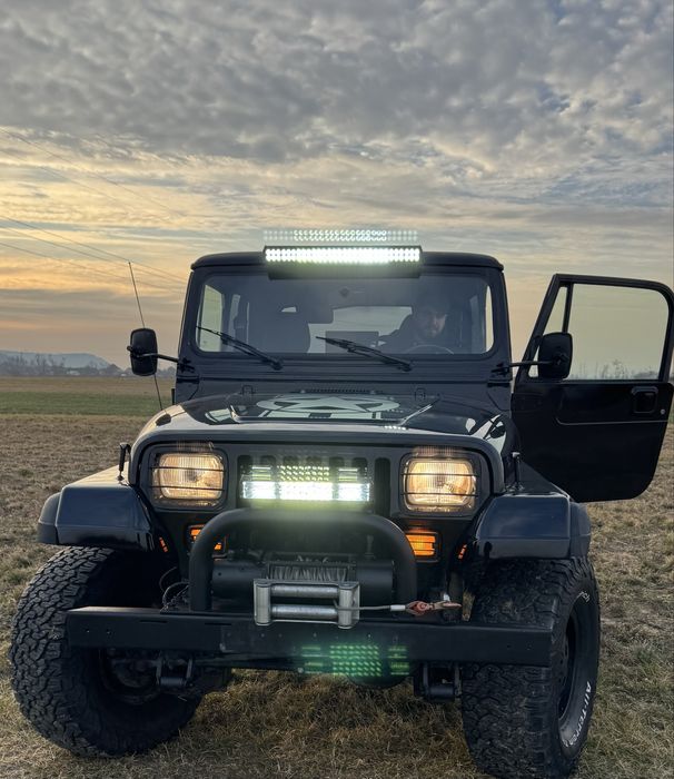 Vând Jeep Wrangler Yj 2.5 l benzina