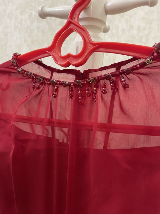 Красное вечерное платье