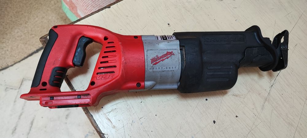 Milwaukee fierăstrău sabie