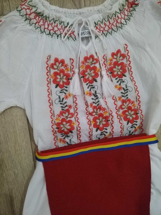 Costum tradițional pentru fete 14-15 ani