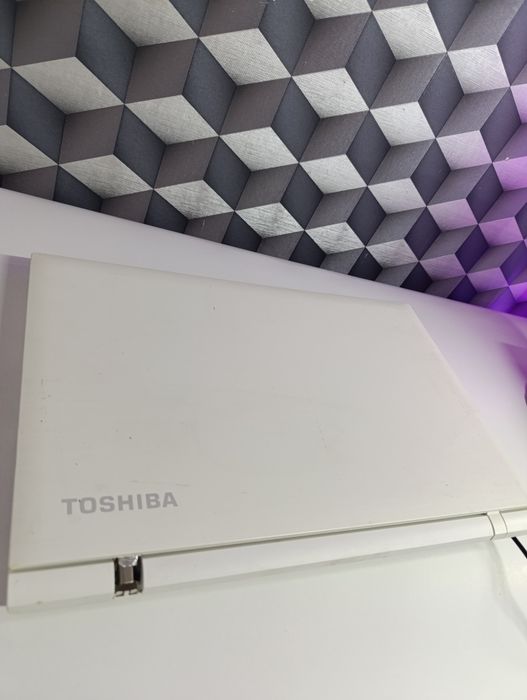 Laptop office 17.3 inch Toshiba c70 Intel Pentium 4nuclee