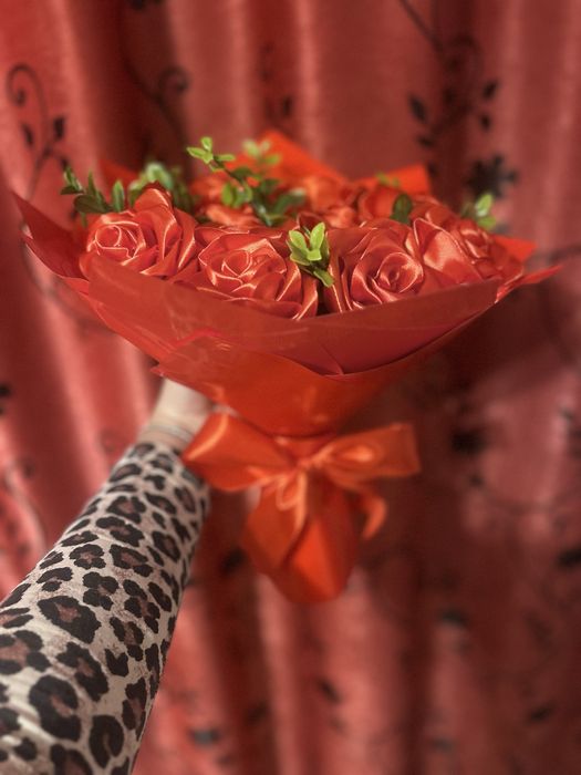 Buchet trandafiri satin