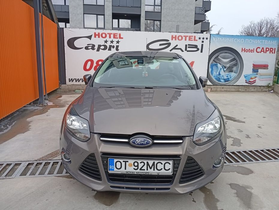 Vând Ford focus anul 2012