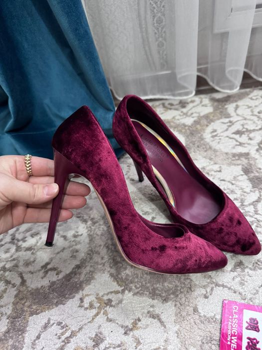 Каблуки женские.