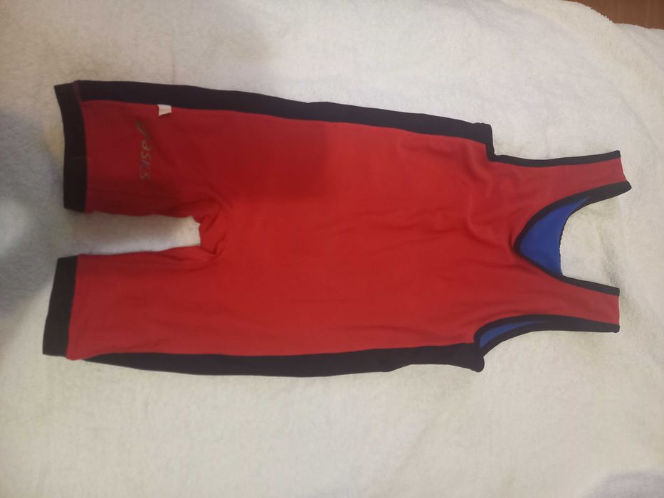 Борьба, трико + борцовки. Продается недорого одежда для борьбы .