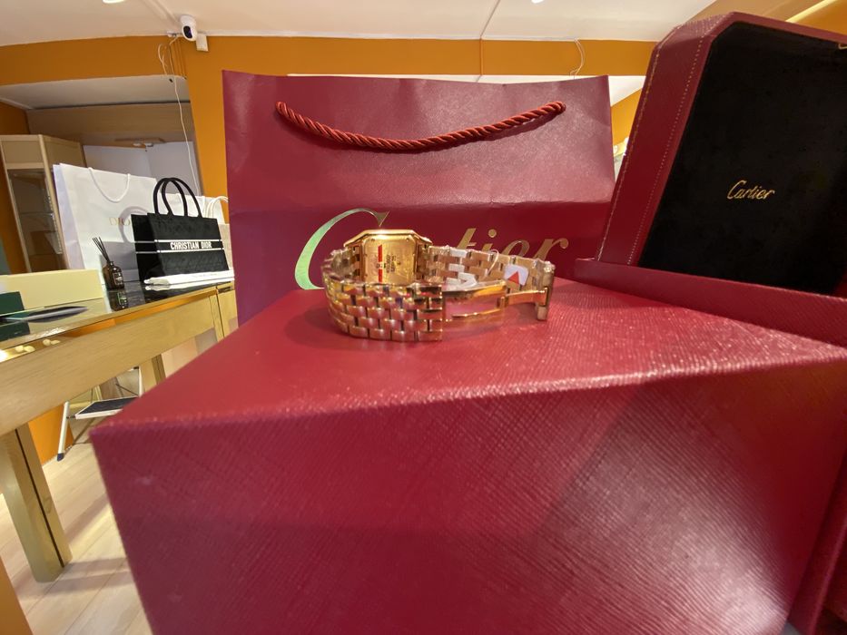 Женские часы Cartier