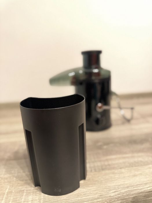 Vând storcator de fructe