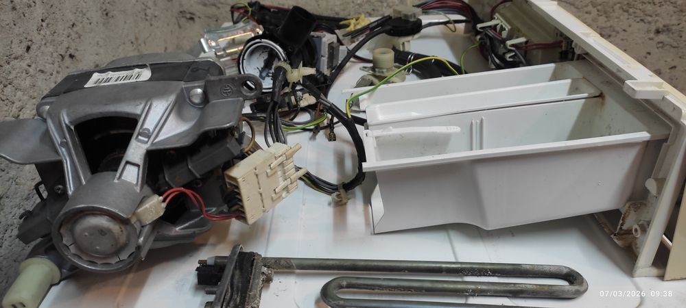 Части за пералня Whirlpool 40евро. за всичко