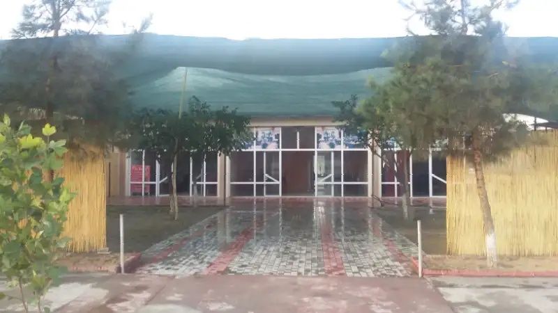 ARENDA OSHXONA ishlab turibdi xamma jixozlari bilan