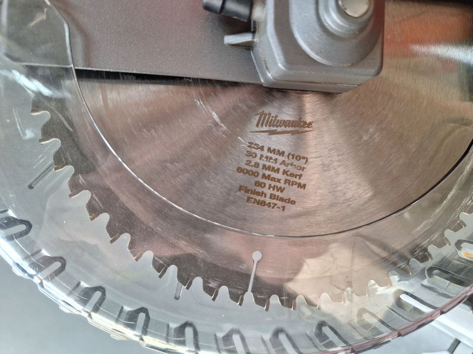 Акумулаторен настолен потапящ циркуляр MILWAUKEE M18 FMS254