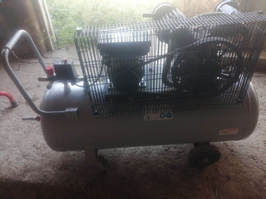 Компрессор двух поршневой