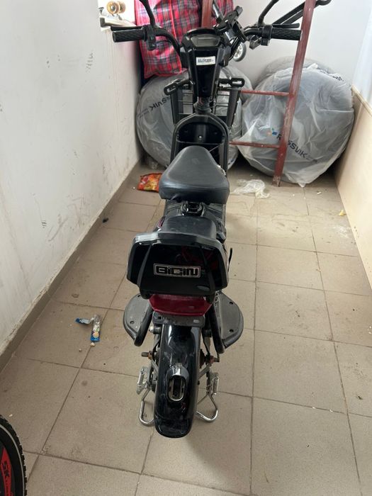 Продается скутер ск8