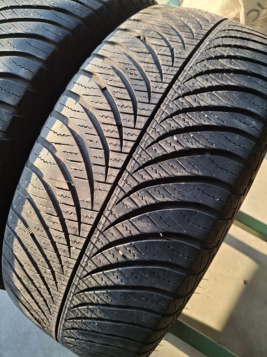 2 Anvelope All season 215 50 r17 Goodyear