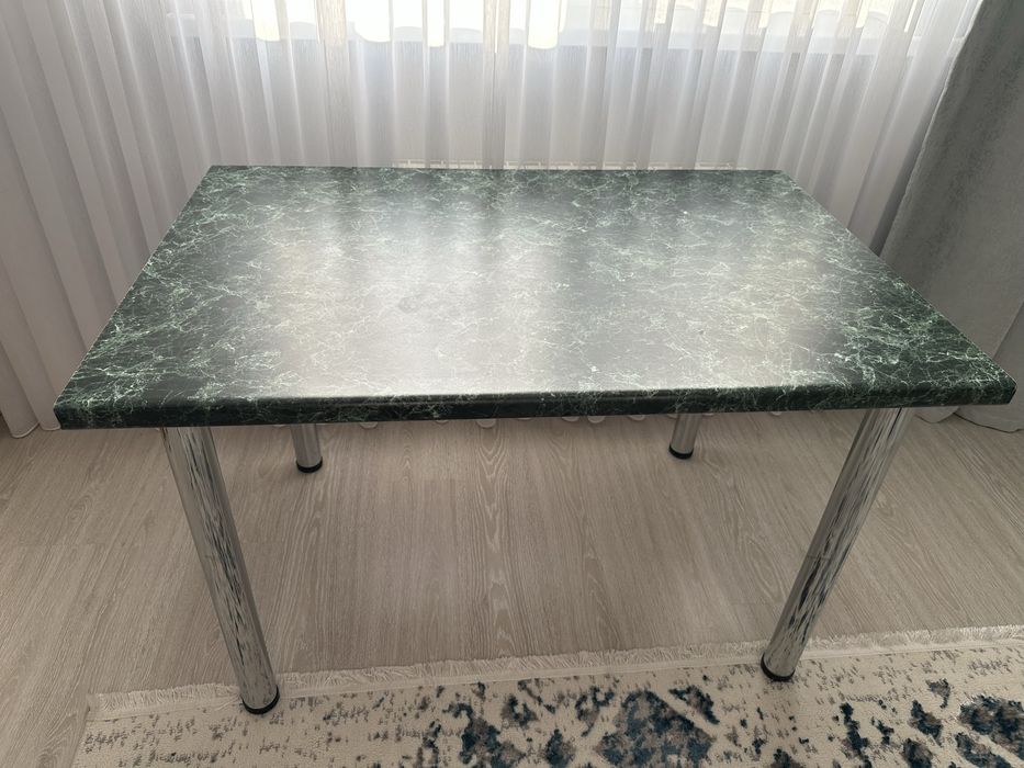 Б/у стол и 3 стула