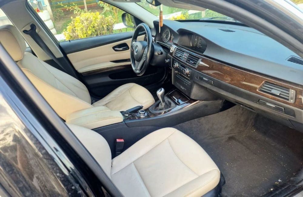 BMW Seria 3 / E90 / 320 D / LCi / xDrive
-