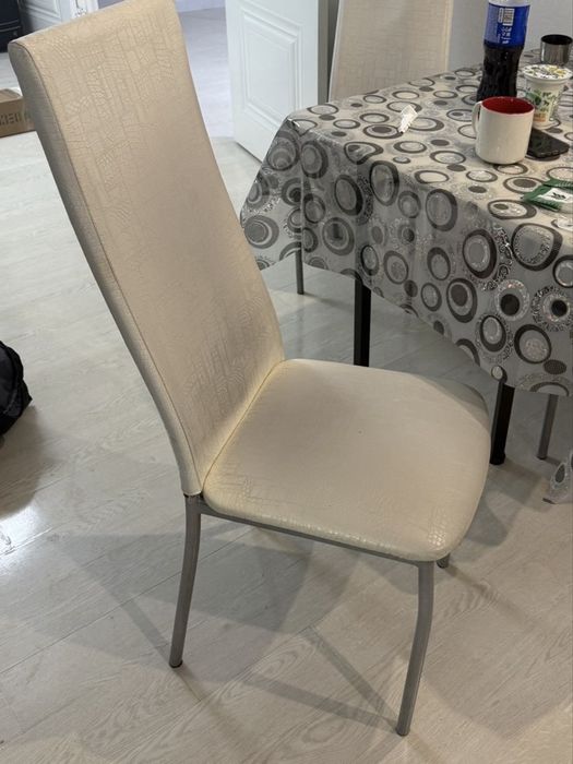 Стулья 2 шт. Один бесплатно