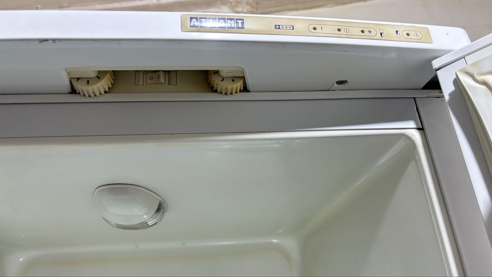 Продам холодильник Атлант