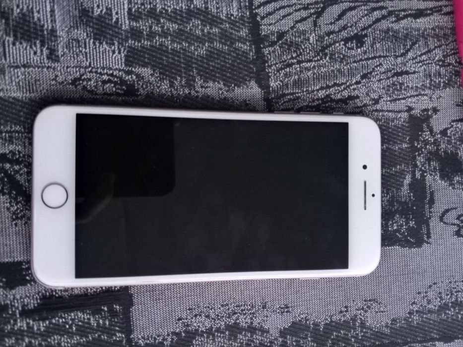 iPhone 8 plus (торг уместен)
