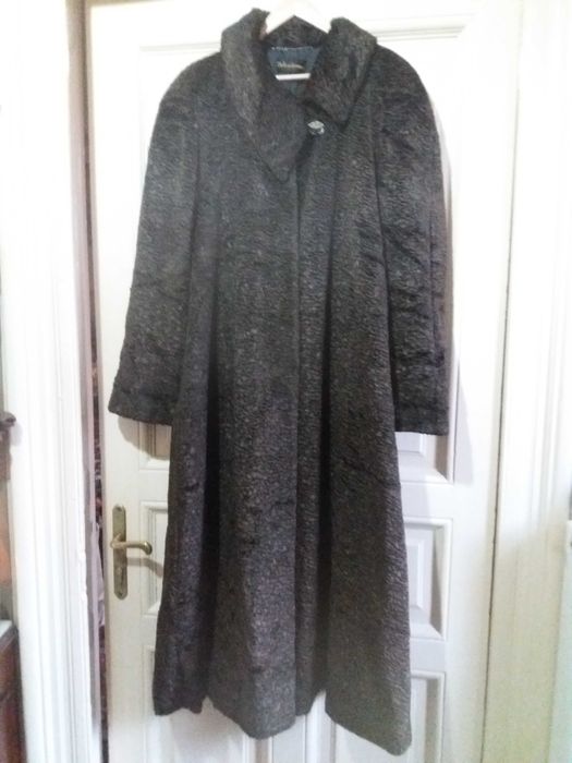 Haina imitatie blana astrahan, eleganta, captusita, stare f.buna