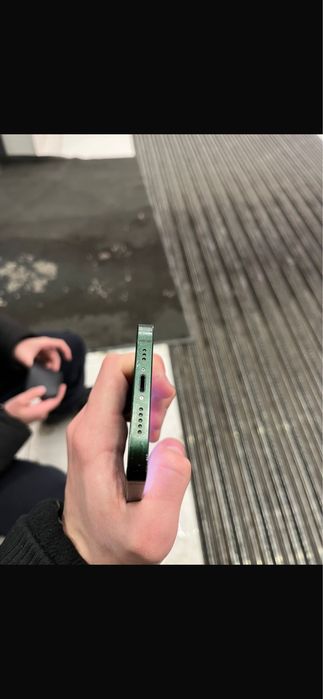 Продаю телефон айфон 13