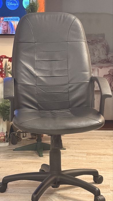 Офис стол  кожен черен