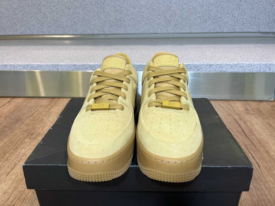 ОРИГИНАЛНИ *** Nike Air Force 1 Sage Low Club Gold