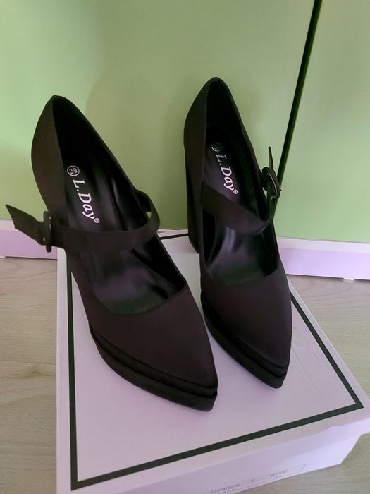 Дамски обувки на ток