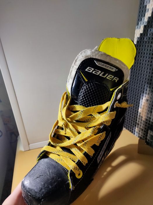 Продам коньки BAUER