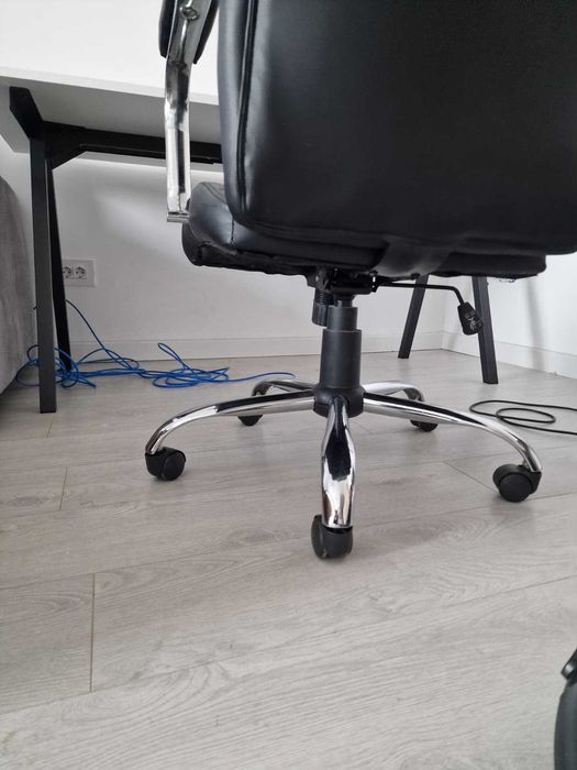 Vand scaun de birou kring negru