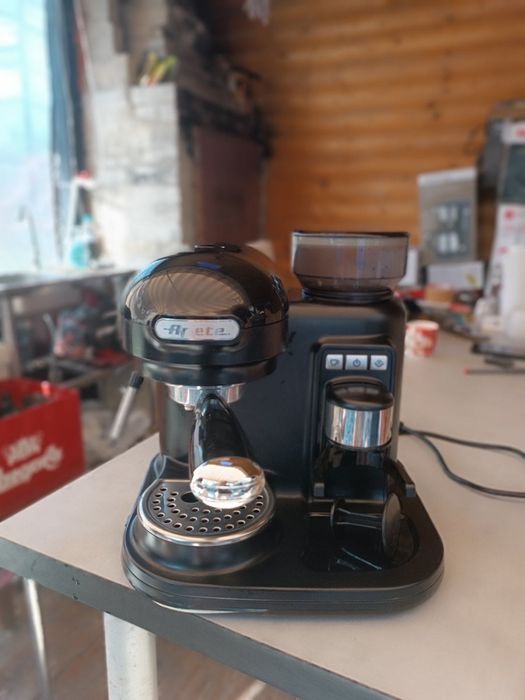 Кафемашина с мелачка за кафе на Ariete Moderna