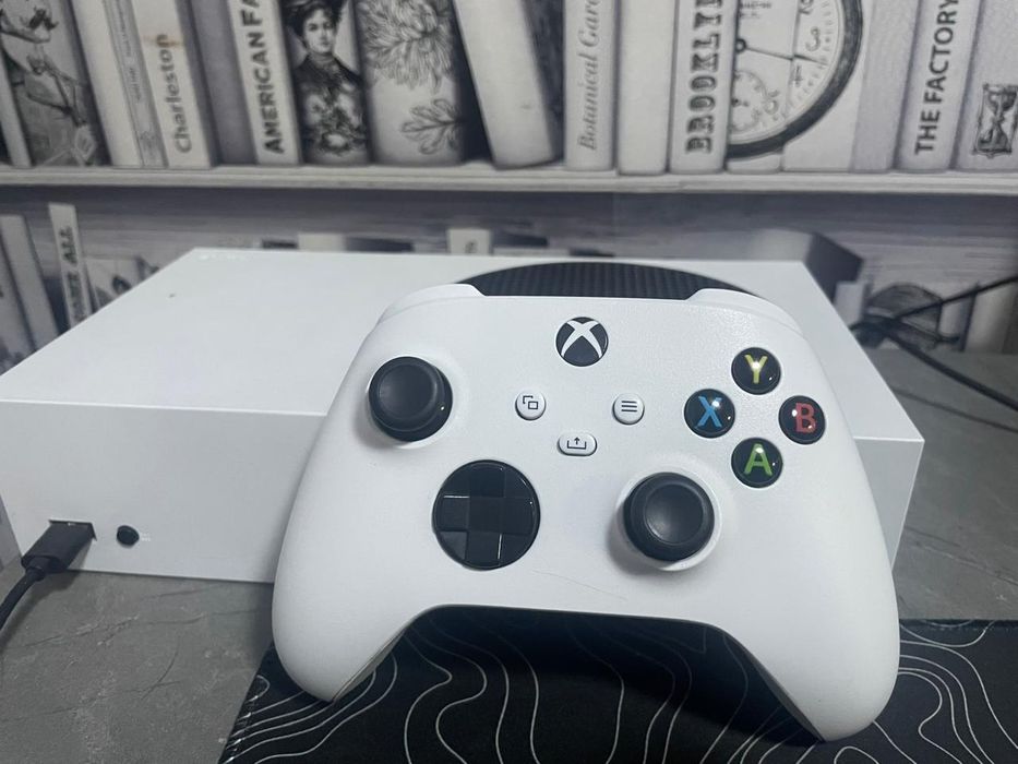 Xbox Series S в отличном состоянии
