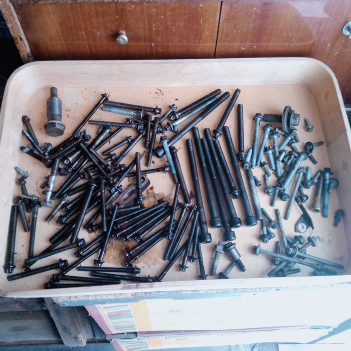 продам болты с двиготеля 112 мерса оригинал