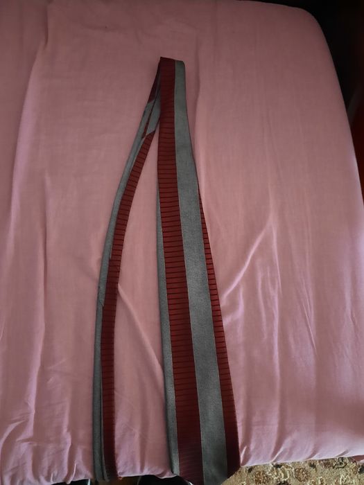 Cravată Gucci în stare foarte bună