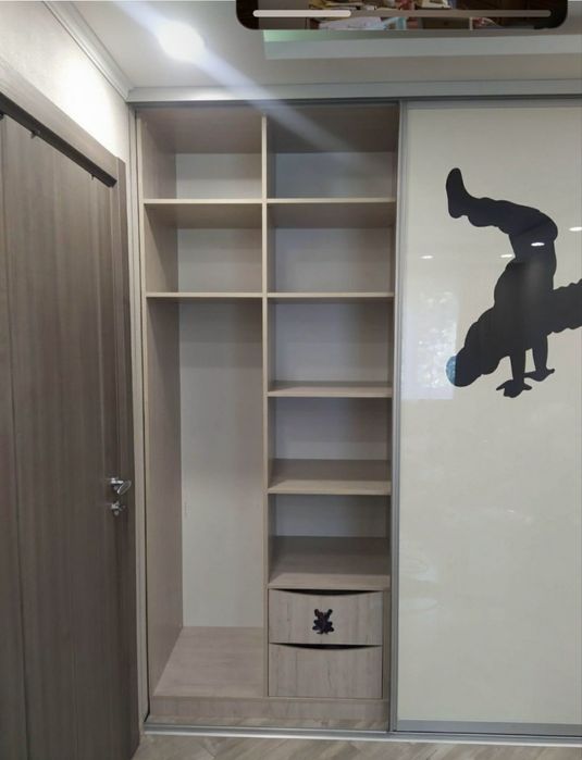 Встроенный шкаф из материала MDF производитель EGGER