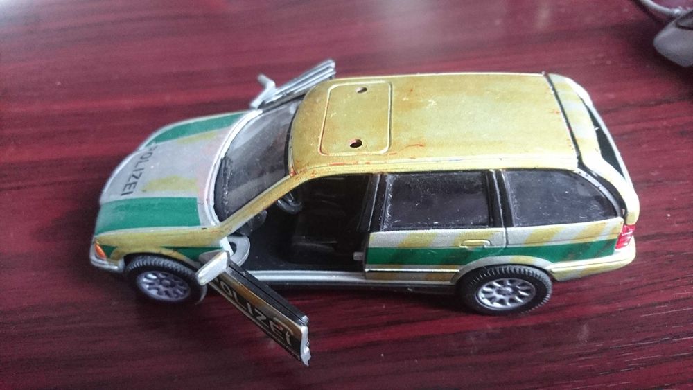 Machete ,jucarii,masini de politie BMW