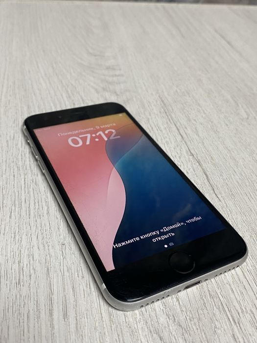 Iphone se2020 , айфон се2020