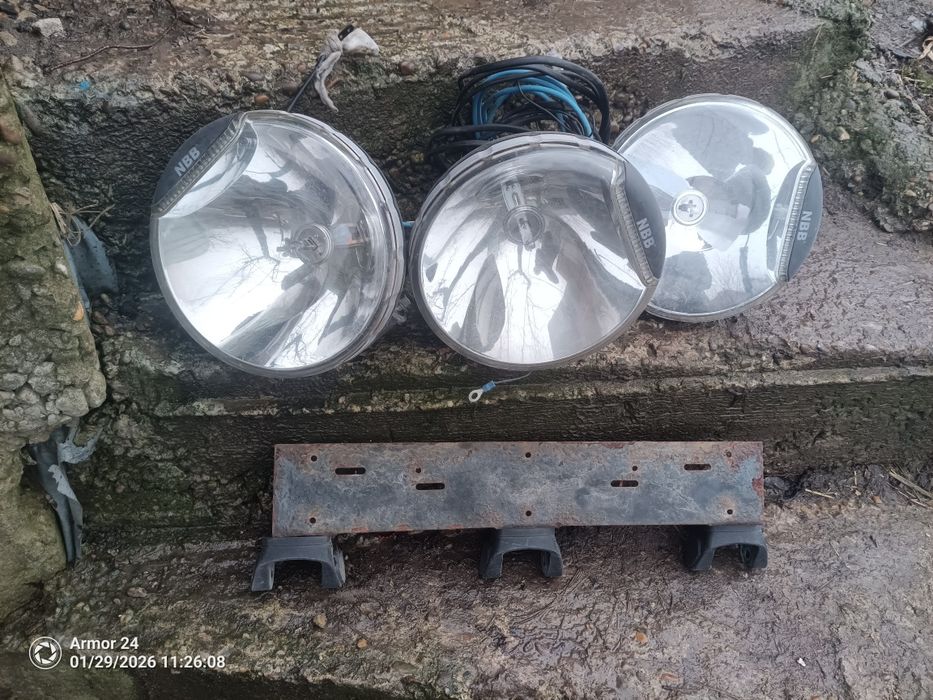 Vând proiectoare și piese Fiat PUNTO MOTOR 1.2cm cutia viteze defectă.