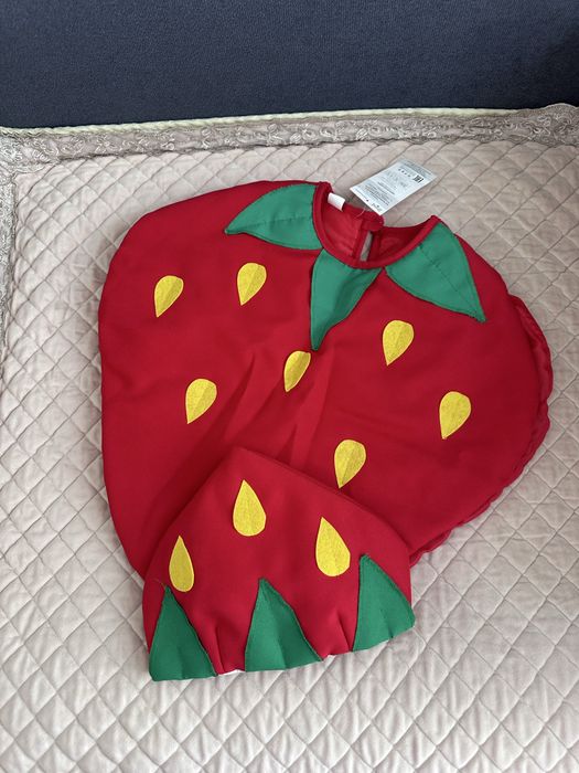 Продам новый костюм Клубничка