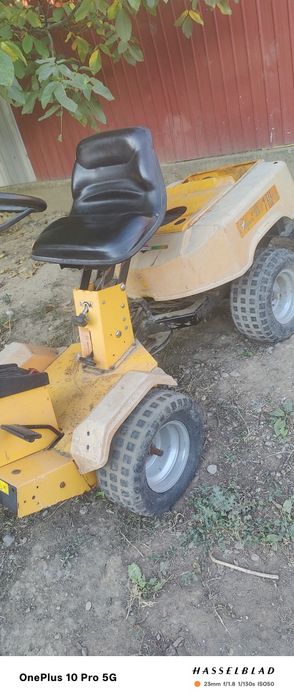 Vând tractor tuns gazon