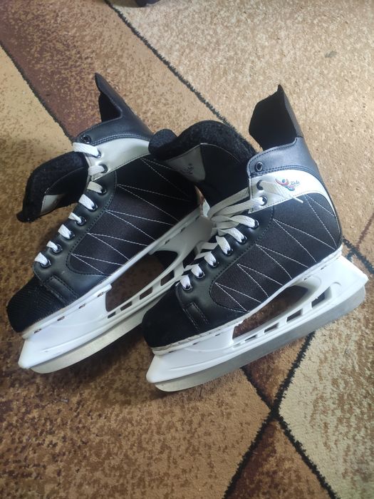 Коньки хоккейные
