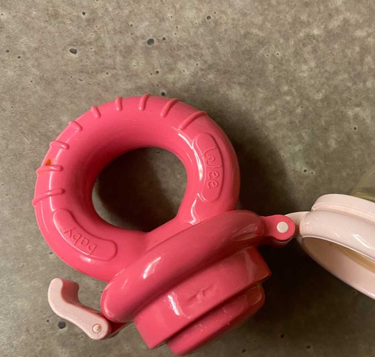 Продавам Силиконов биберон Wee Bede за плодове и зеленчуци мн полезен