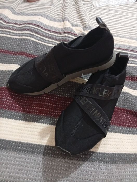 Дамски спортни обувки