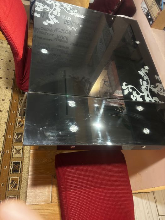 Трапезна стъклена маса 95 лв.