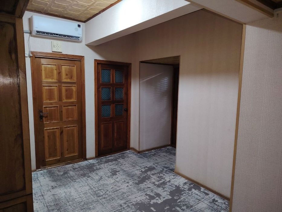 Yangihayot tumani Doʻstlik-2 5/8/9 119(10) kv.m xonadon sotiladi.