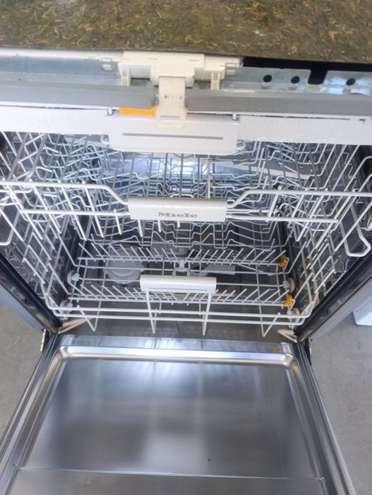 Съдомиялна Miele за пълно вграждане XXL