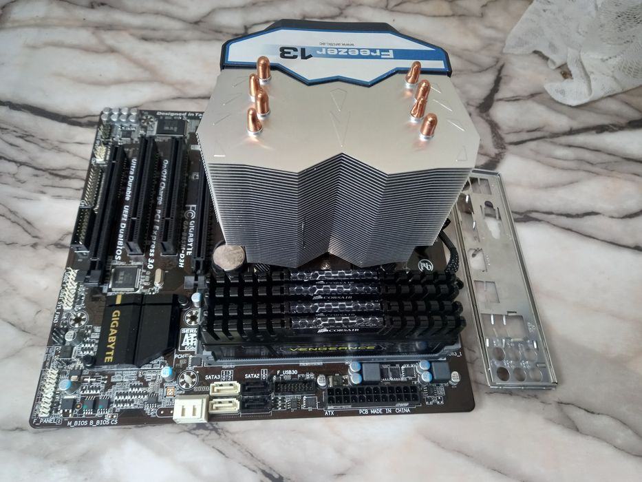 Дъно GIGABYTE B85M-D3H + Intel® Core i7-4790K +16gb ddr3