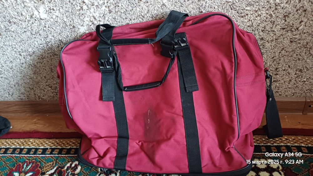 Продаётся чемодан и сумка.